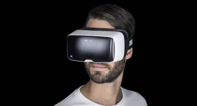 Очки виртуальной реальности Zeiss VR One
