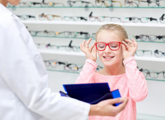 Що означає виготовити окуляри для дитини?