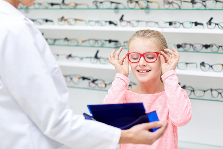 Що означає виготовити окуляри для дитини?